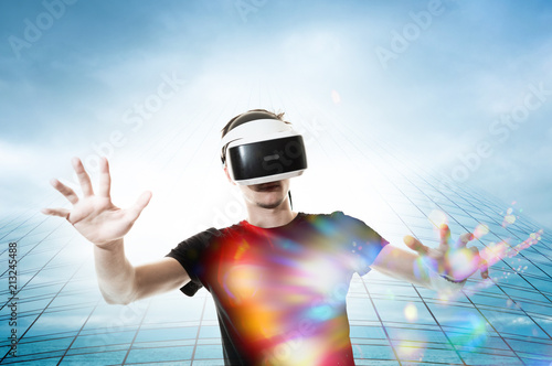 Réalité virtuelle 3D casque sensation jeu informatique rêve gamer avenir logiciel toucher développer main homme sentir