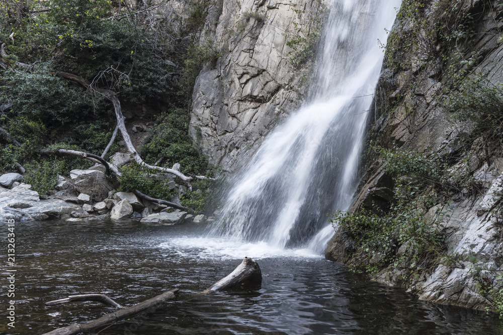 Obraz premium Sturtevant Falls in the Angeles National Forest and San Gabriel Mountains near Pasadena and Los Angeles, California. 