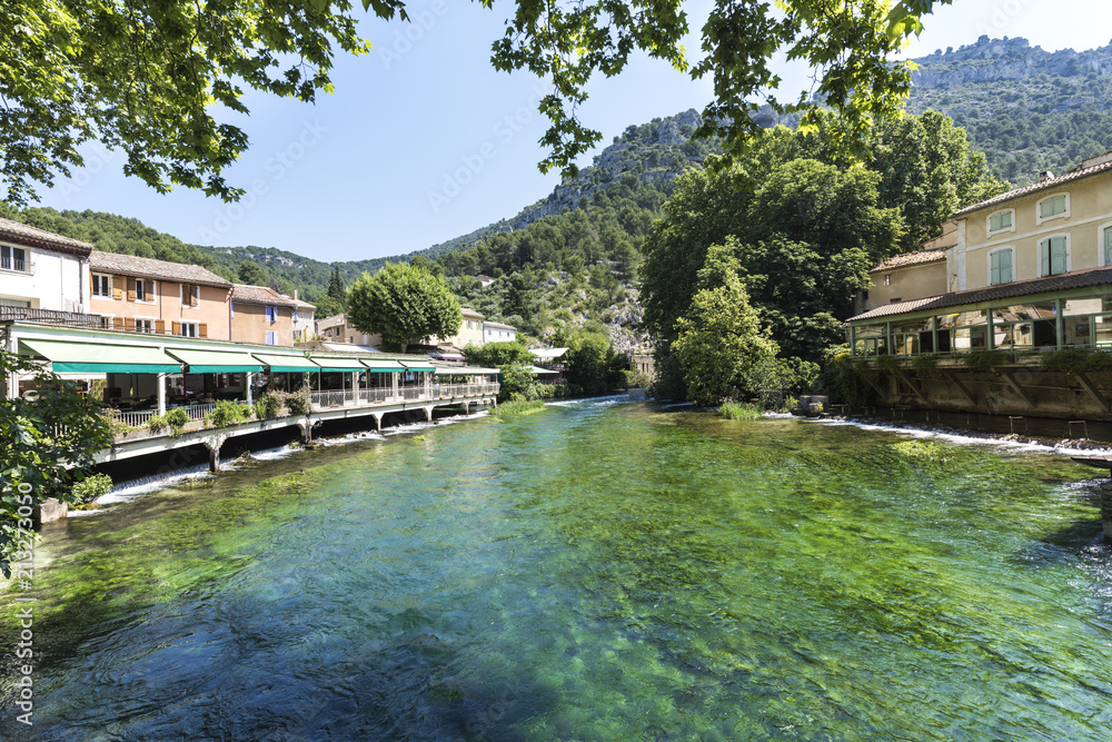 Restaurants on the Sorgue in Fontaine de Vaucluse. Vaucluse, Provence, France, Europe