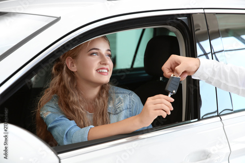 Young woman receiving key w...