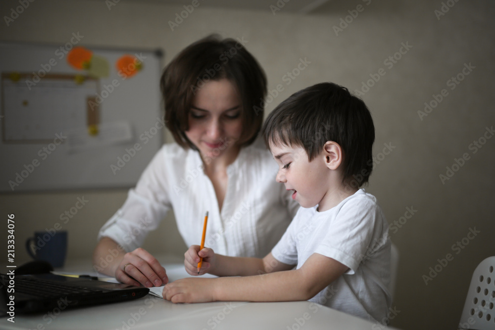 tutor teach preschooler with laptop, real home tutor teach preschooler with laptop, real home