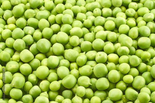 Fresh young green peas healthy food © SERGIYVOLODYMYROVYCH