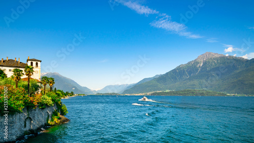 Fotografie Comer See - Panorama mit wunderschönem  Blick von Gravedona nach Norden zu den B
