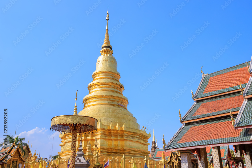 Naklejka premium Golden pagoda at Wat Phra That Haripunchai Woramahawihan in Lamphun, north of Thailand