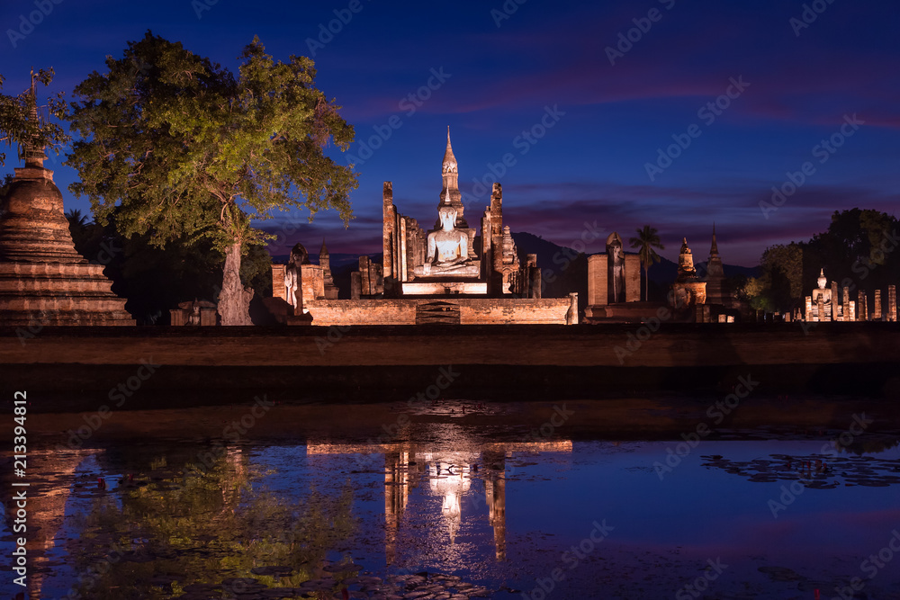 Wat Maha That at twilight, Shukhothai Historical Park, Thailand