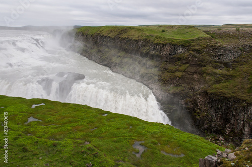 A imponente cascata de Gulfoss  na Isl  ndia