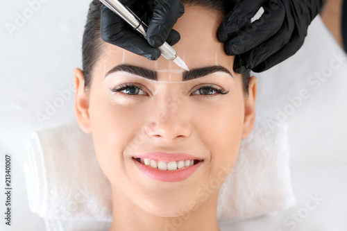 Young woman undergoing proc...