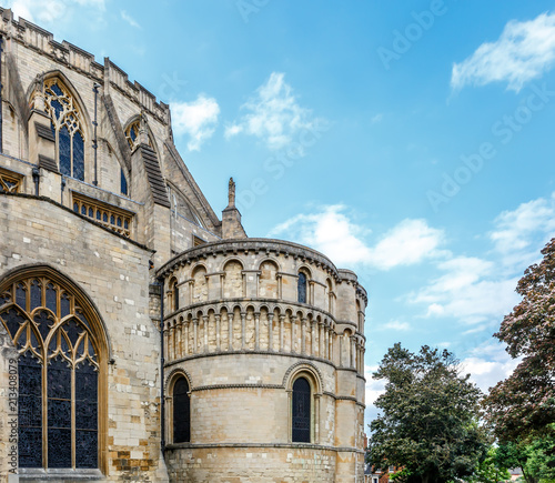 Photos View of an exterior area of a cathedral in England, on a sunny day