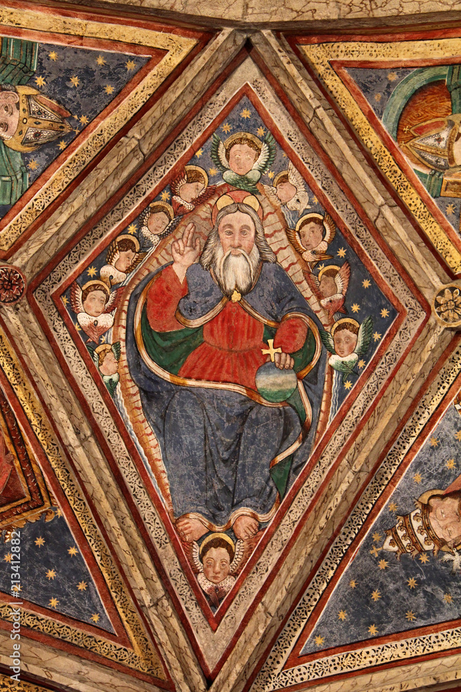 Dio Padre circondato da angeli; affresco nel presbiterio della chiesa di San Pietro a Cembra