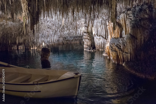 Quadro em tela view of the stalactites and stalagmites in the cave
