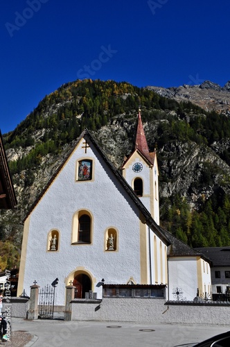 Kirche in Huben bei Längenfeld im Ötztal, Österreich photo