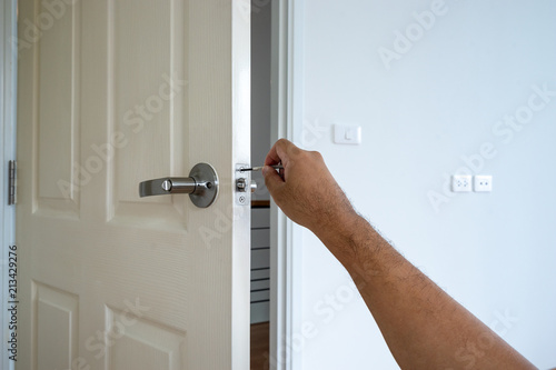 locksmith service for repair or fix door house