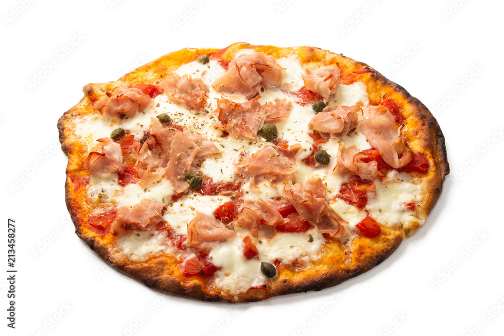 Pizza con prosciutto, mozzarella, sugo, capperi e origano 
