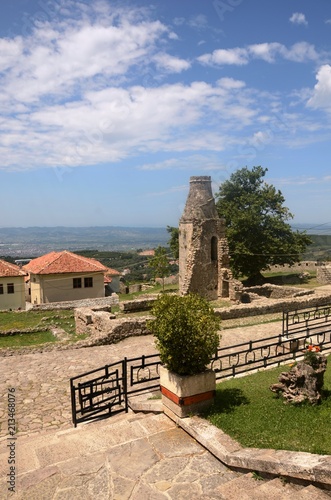 Citadelle de Kruja (Albanie) : Musée Skanderbeg, intérieurs et panorama 