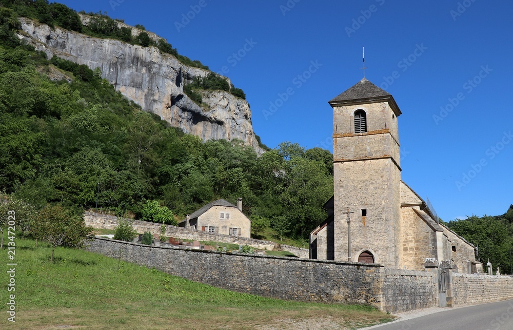 Eglise et cimetière de Baume-les-Messieurs dans le Jura