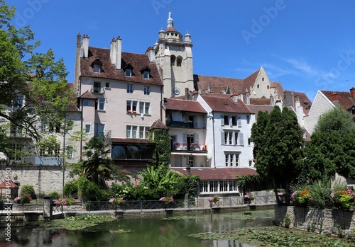 Vue sur la Collégiale Notre-Dame de Dole