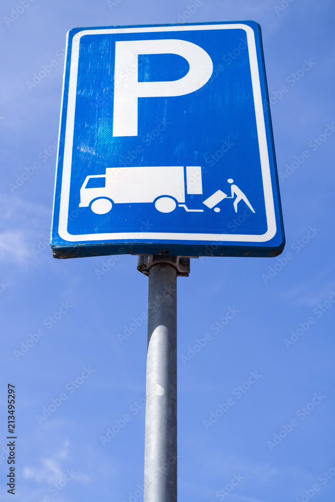 Dutch road sign: parking permitted for the immediate loading and unloading of goods only Dutch road sign: parking permitted for the immediate loading and unloading of goods only