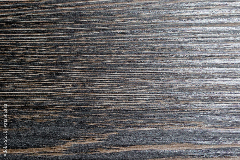 Fototapeta premium Dunkle Oberfläche aus Holz mit Maserung fotografiert in Makro und Nahaufnahme und Querformat