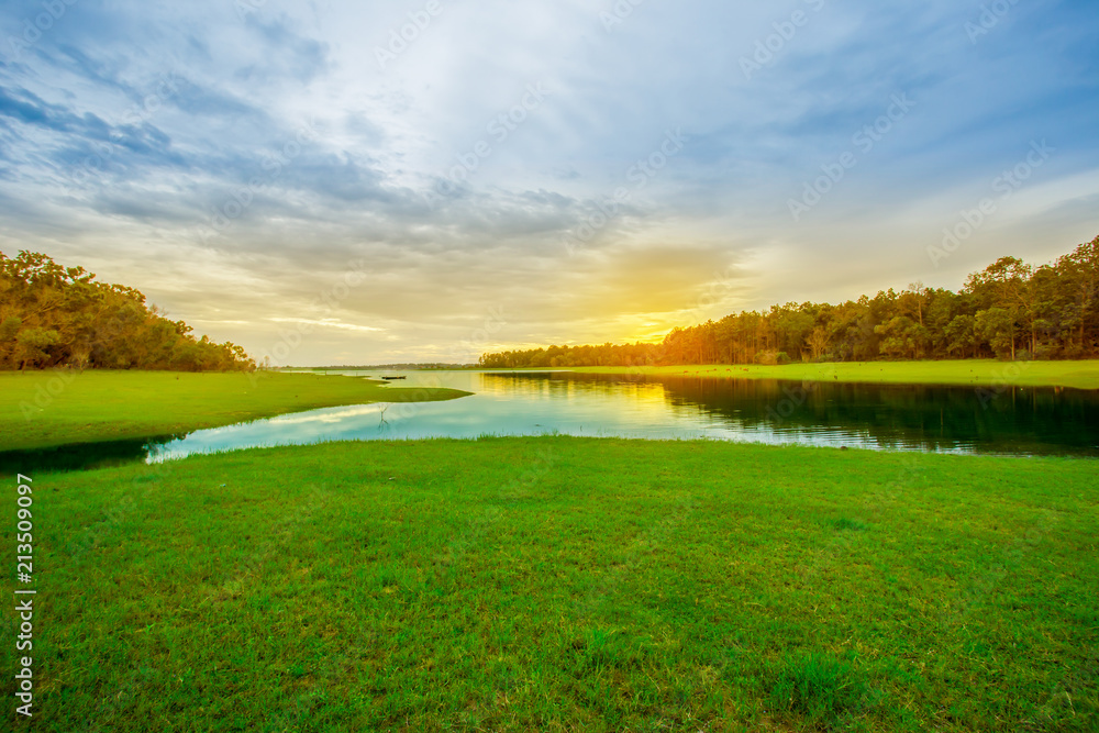 Obraz premium River, Riverbank, Springtime, Summer, Water