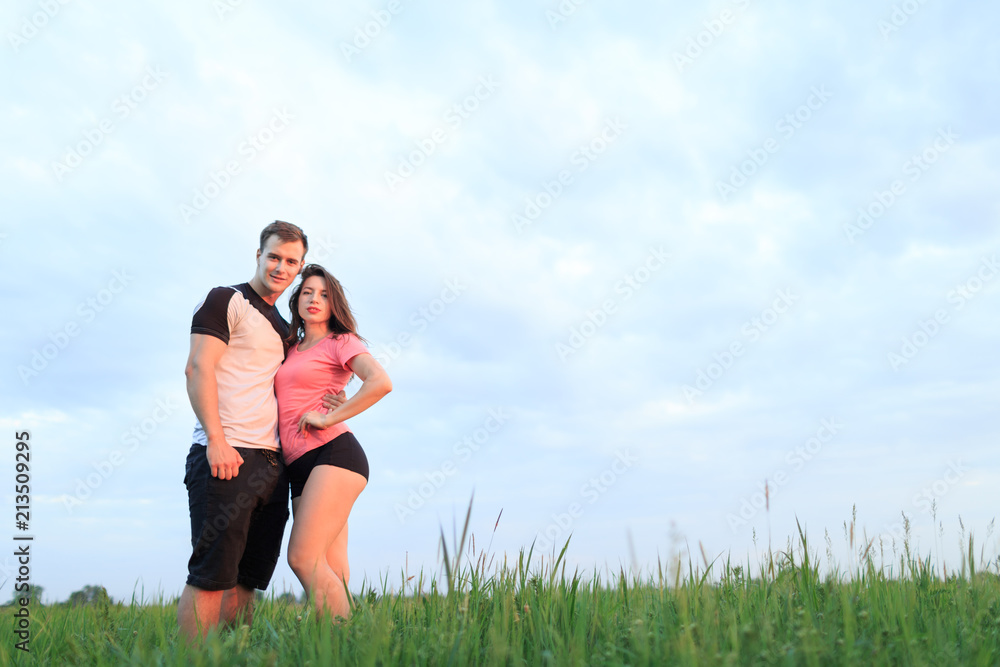 Obraz premium Young couple against the sky