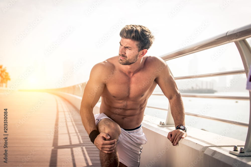 Obraz premium Sportive man training outdoors