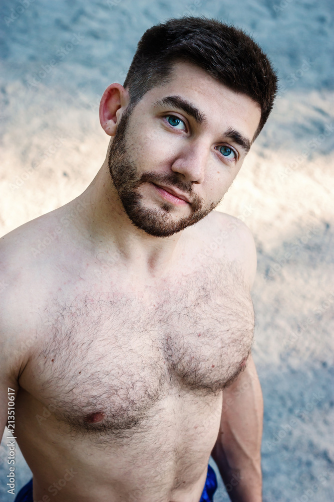 Closeup portrait of sexy shirtless hairy bearded young man with blue eyes,  vintage effect applied foto de Stock | Adobe Stock