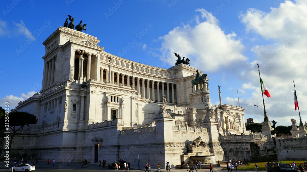 imposante Schrägansicht vom Nationaldenkmal von Viktor Emanuel II in Rom