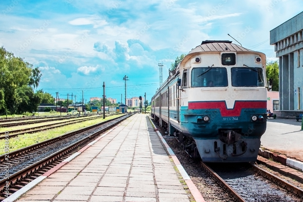 Naklejka premium Train on the platform