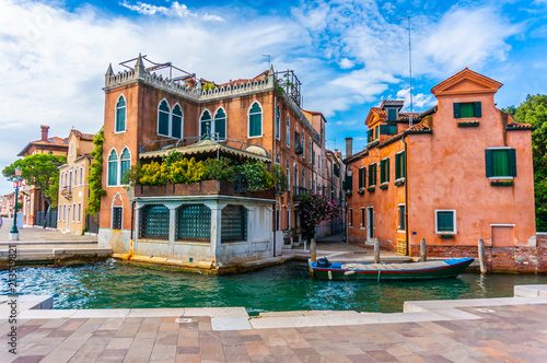 Fototapeta Naklejka Na Ścianę i Meble -  Venice Homes with Boat in Venice, Italy