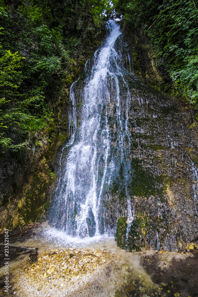 Obraz premium Alpine landscape with the image of waterfall