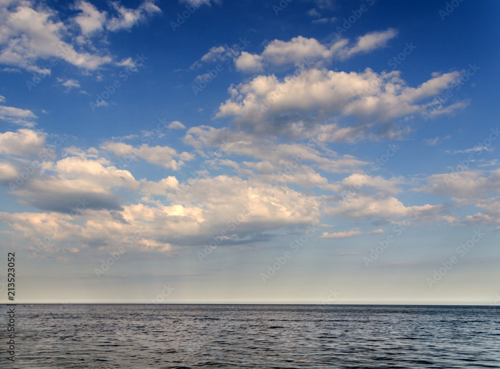 Obraz premium white clouds against sky