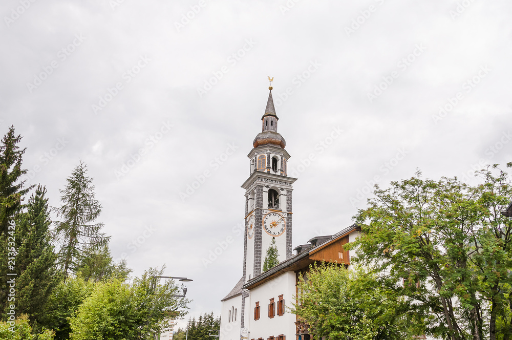 Bever, Kirche, Dorf, Oberengadin, Alpen, Graubünden, Sommer, Schweiz