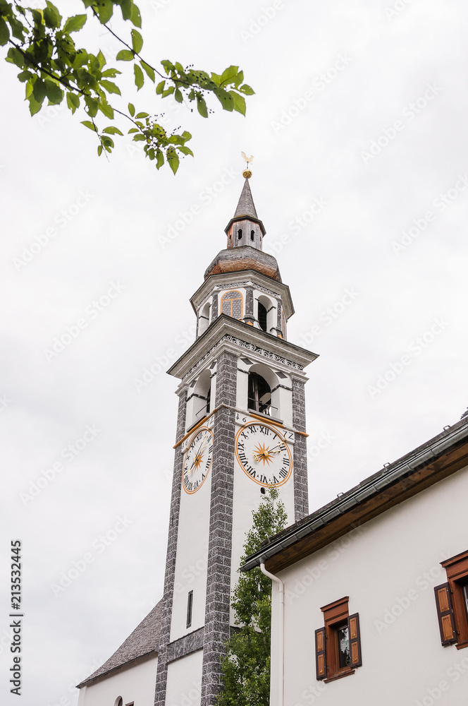Bever, Kirche, Dorf, Oberengadin, Alpen, Graubünden, Sommer, Schweiz