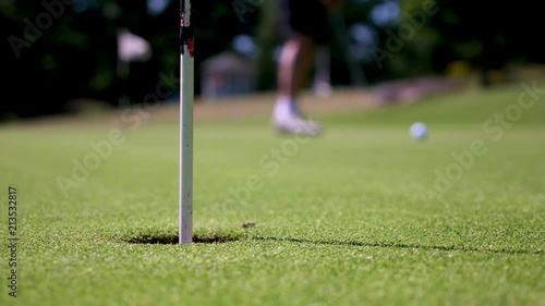 Golf player sinks putt