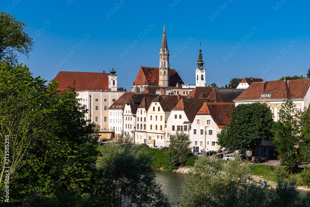 Die Stadt Steyr in Oberösterreich herrliche Altstadt, Flüsse und blauer Himmel