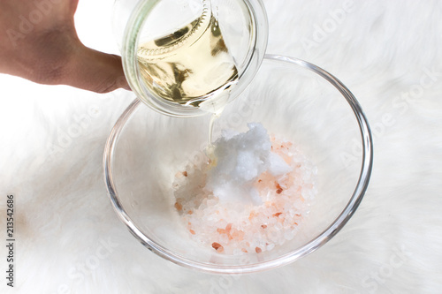 Öl und Salz im Glas