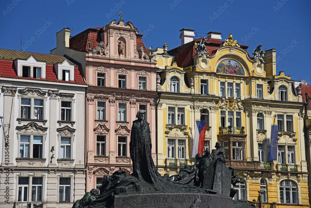 Obraz premium Jan Hus Memorial in Prague, Czech Republic.