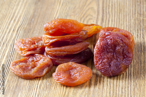 dried apricots