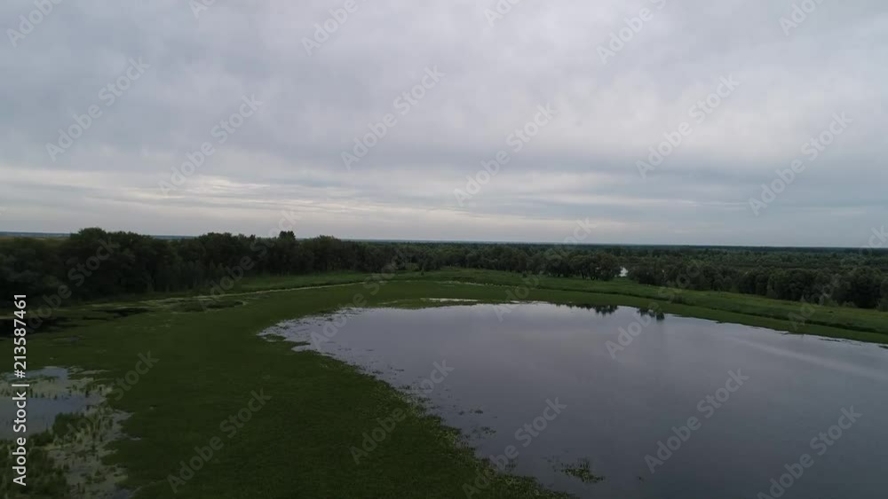 A huge lake, a delightful wildlife A huge lake, a delightful wildlife