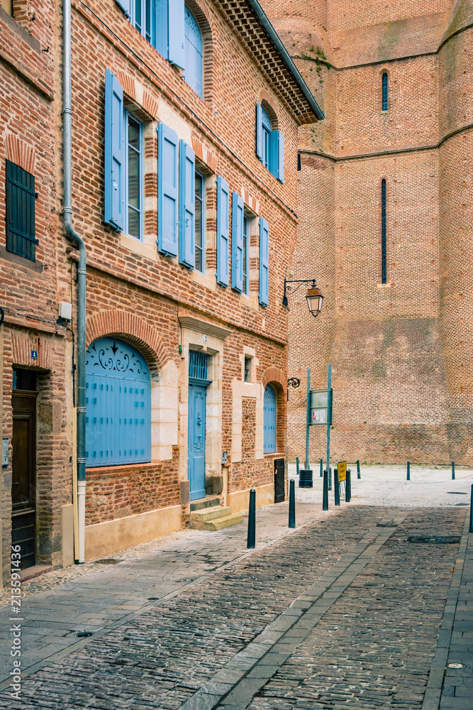 Obraz premium Traditional architecture of South West France in Albi, France
