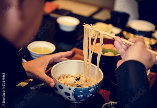 Bilde på lerret Woman is eating soba noodle
