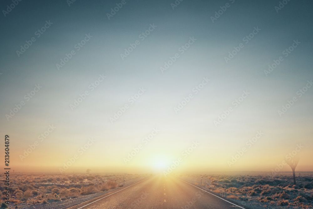 Naklejka premium clear sunset sky in desert