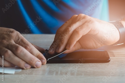 Fotografia Man applying protective screen protector