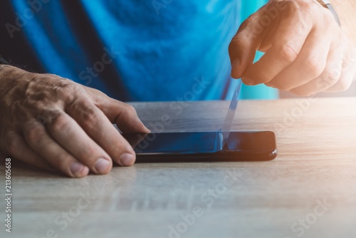 Φωτογραφία Man applying protective screen protector