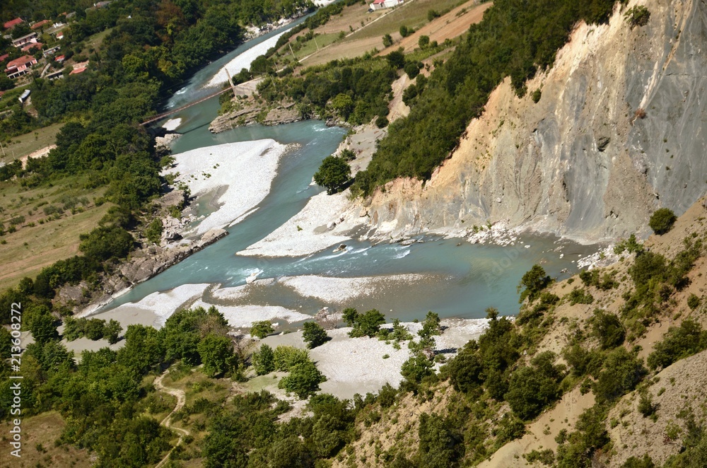 Campagne dans la région de Përmet (Albanie)
Campagne dans la région de Përmet (Albanie)