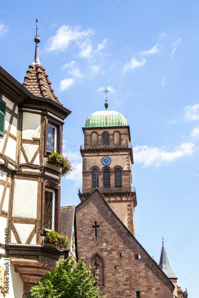 Obraz premium Kaysersberg. Eglise sainte Croix, Alsace, Haut Rhin. Grand Est 
