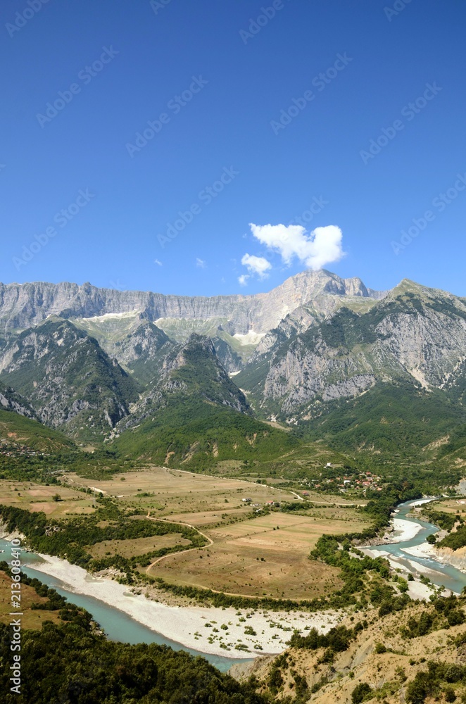 Fototapeta premium Campagne dans la région de Përmet (Albanie) 