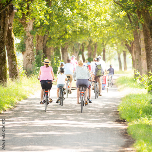 Wallpaper Mural Fahrrad-Tour mit der ganzen Familie Torontodigital.ca