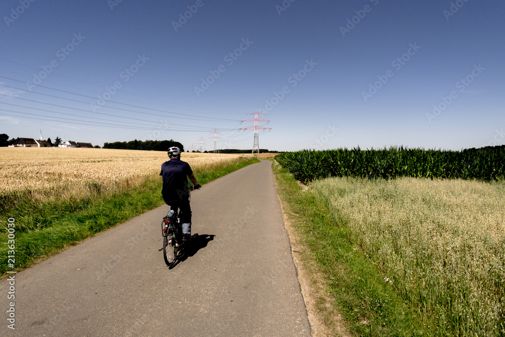 Obraz premium mit dem Fahrrad unterwegs