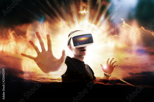 Réalité virtuelle 3D casque sensation jeu informatique rêve gamer avenir logiciel toucher développer main homme sentir photo